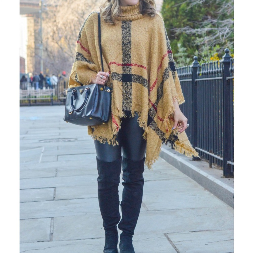 Poncho Faux Burberry